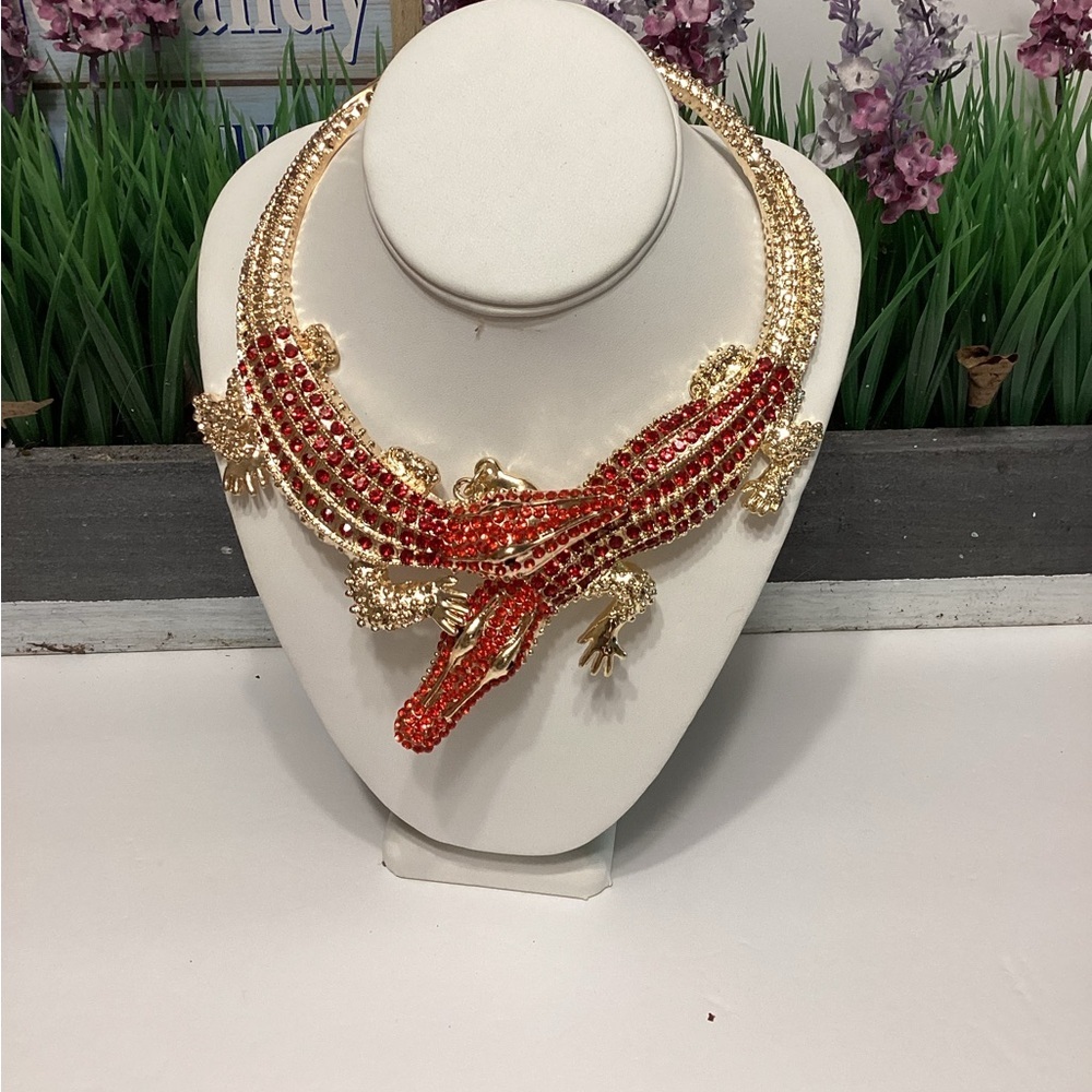 SHIVE STATEMENT NECKLACE - Picture 7 of 9